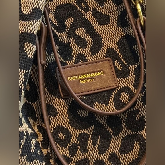 Leopard Print Tote Bag with Zipper NWOT - Picture 6 of 7